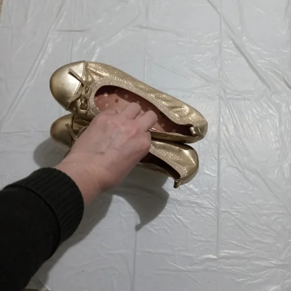 Olive & Edie gold colored shoes - Picture 3 of 8